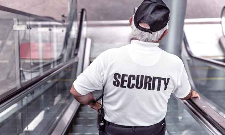 Mall Security Tightens Due To Bomb Threat